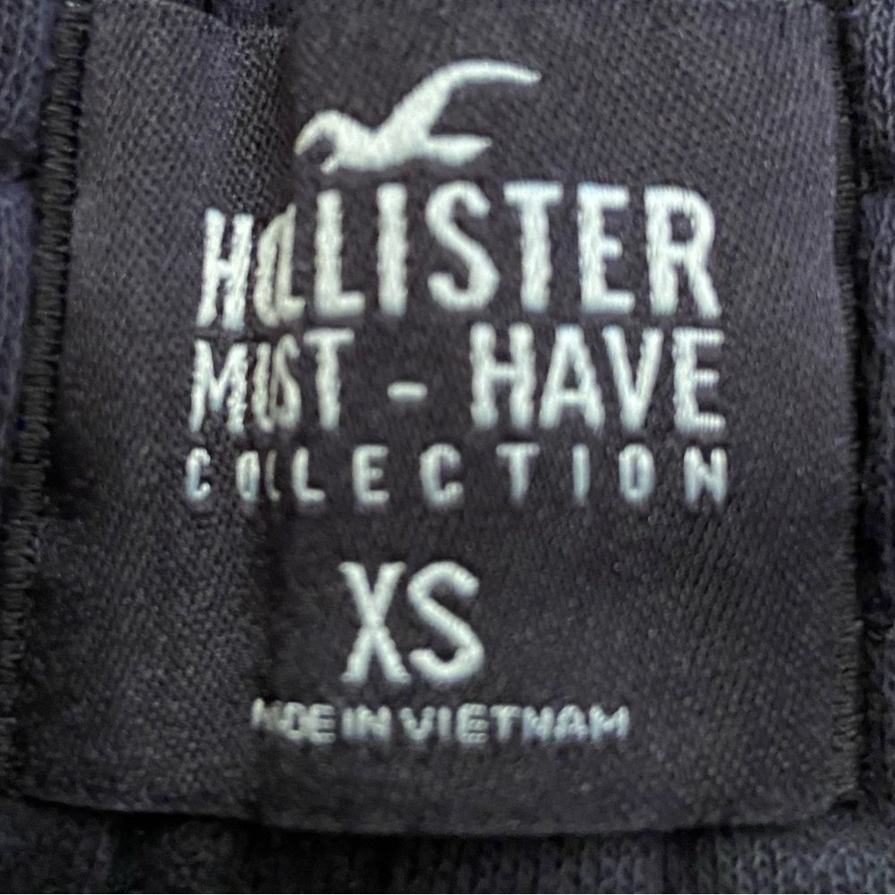 Xs mens must have sweats. Worn once or twice. Hollister